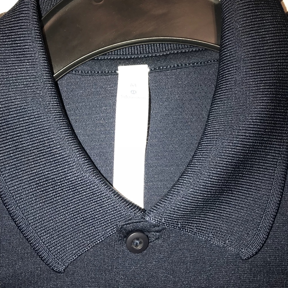 Like New! Lululemon metal vent tech polo M navy .